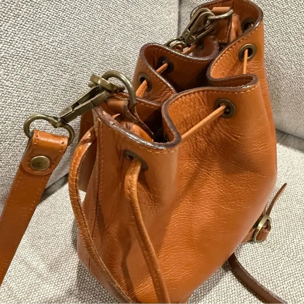 I MEDICI Firenze Drawstring Bucket Bag Shoulder Crossbody Leather Adjustable